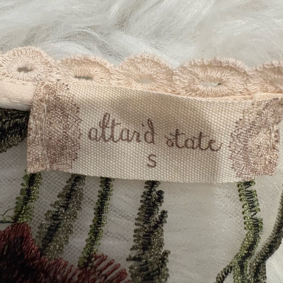 🆕 Altar'd State Lace Trim Sheer Fabric Size S - Picture 4 of 10